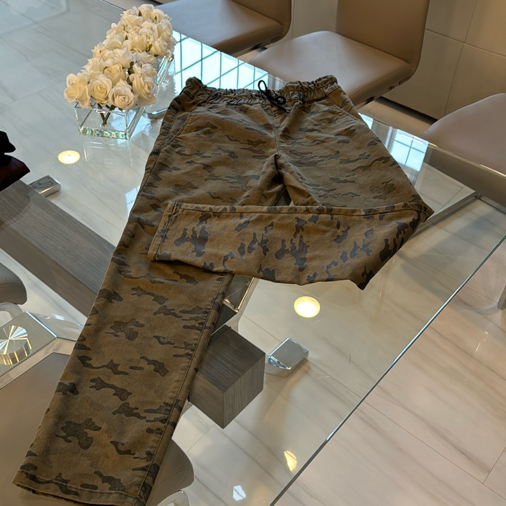 Bevy Flogs Size 27. Camo Print.